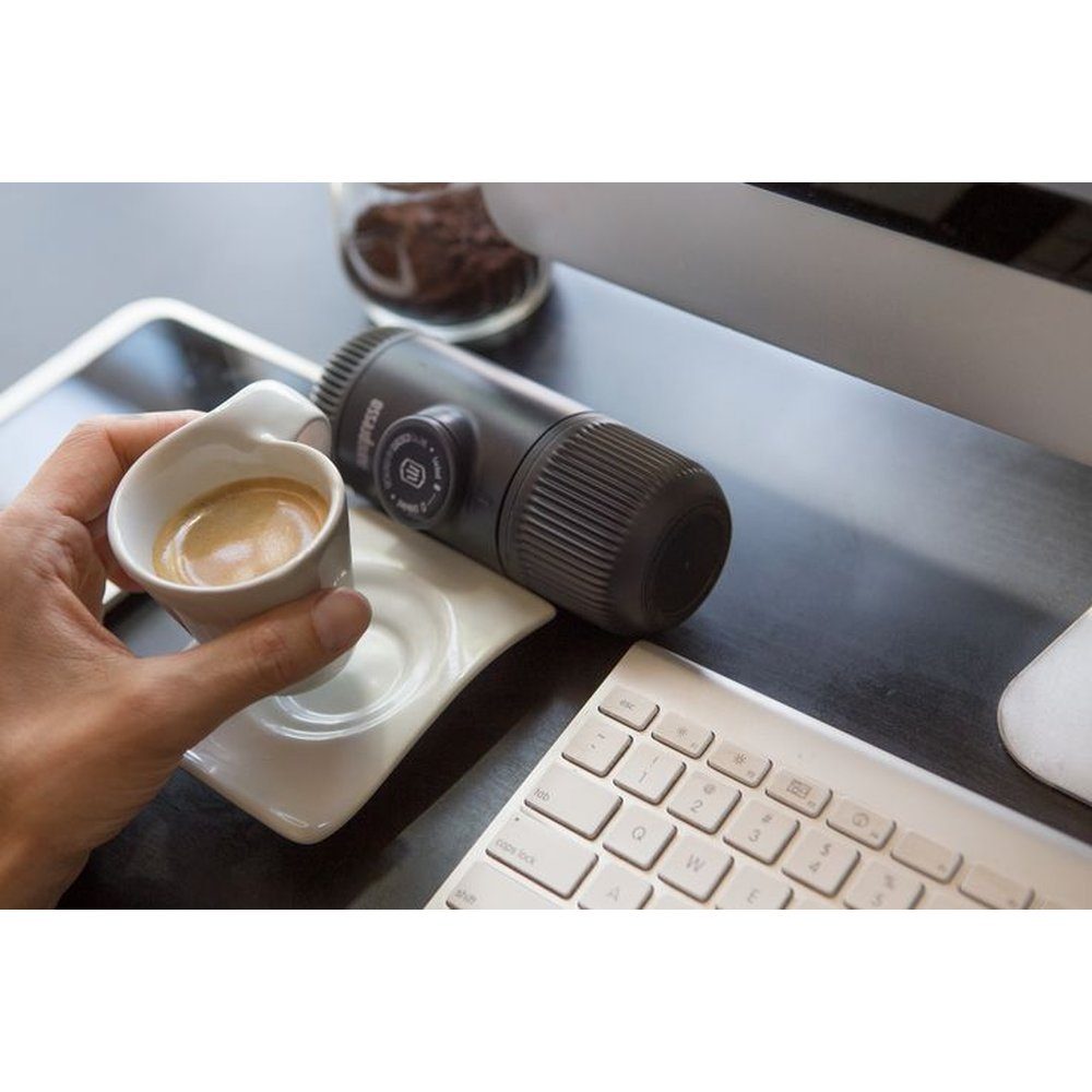 Портативна еспресо-кавоварка Wacaco Nanopresso сіра, механічна, для меленої кави 10