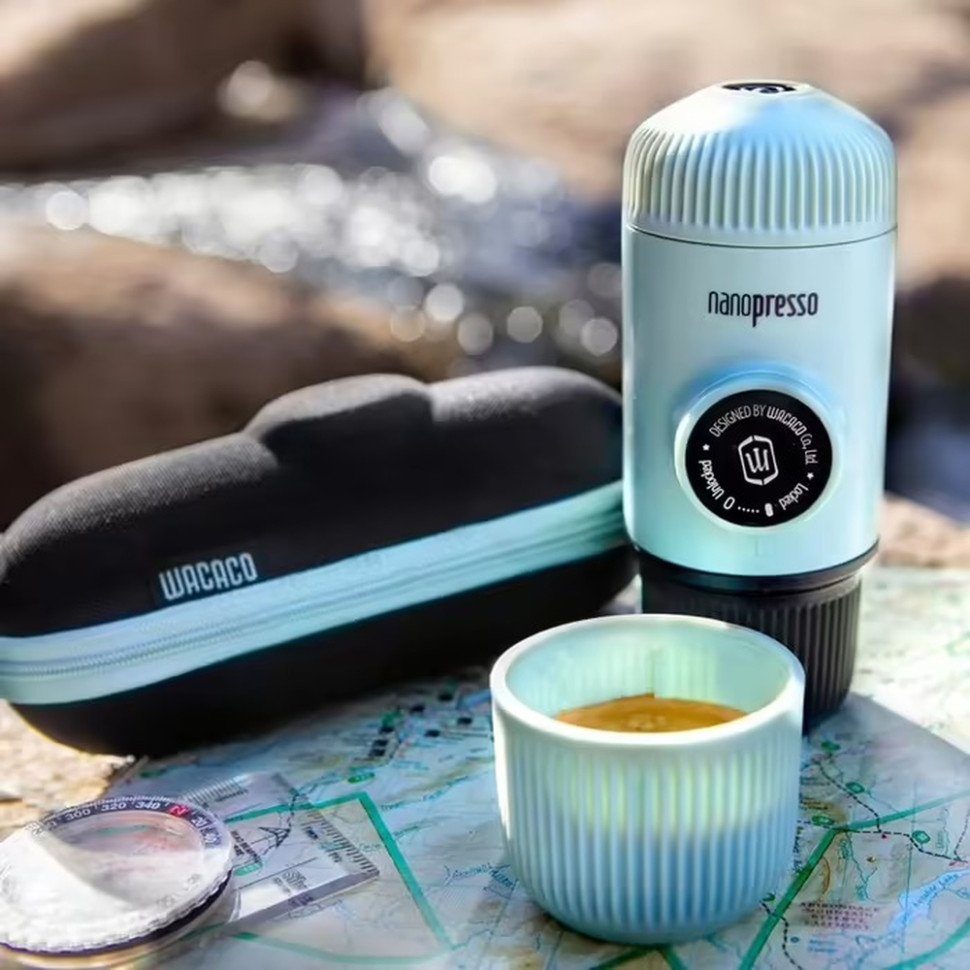 Портативна еспресо-кавоварка Wacaco Nanopresso блакитна з чохлом, механічна, для меленої кави 4