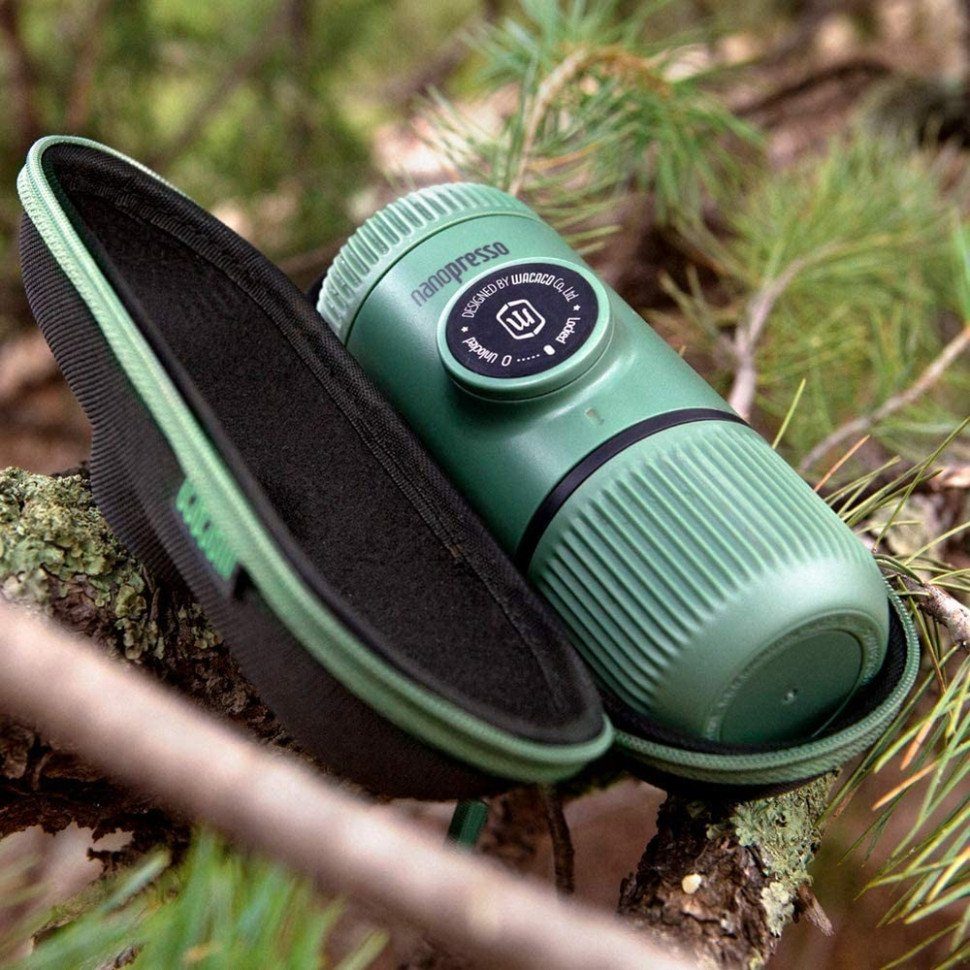 Портативна еспресо-кавоварка Wacaco Nanopresso зелена з чохлом, механічна, для меленої кави 5