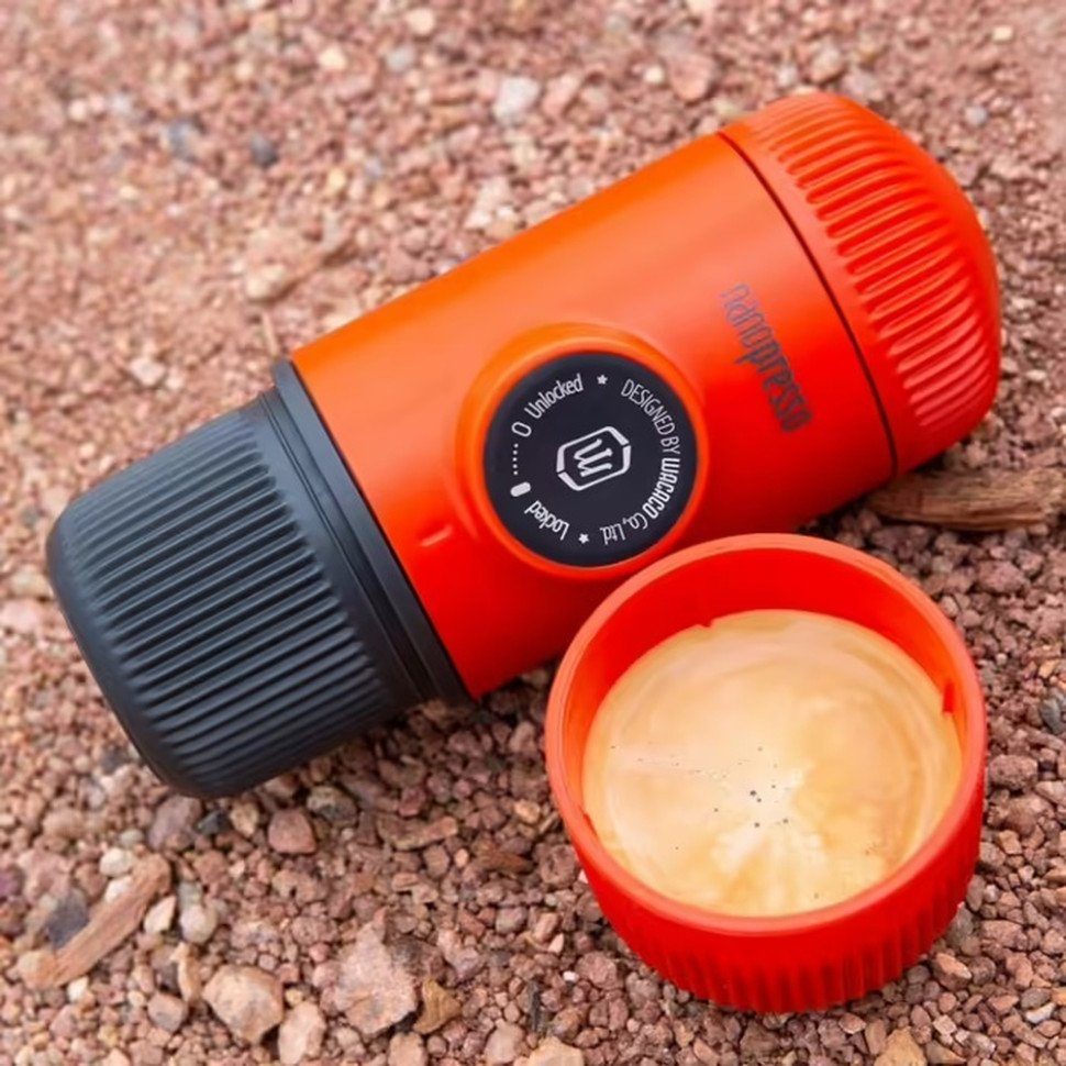 Портативна еспресо-кавоварка Wacaco Nanopresso червона з чохлом, механічна, для меленої кави 6