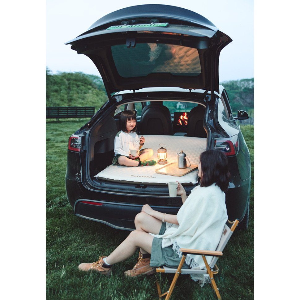 Матрац автомобільний кемпінговий двомісний Naturehike CNK2450WS010, 197х134х6,5 см світлий із вбудованою помпою для надування 3