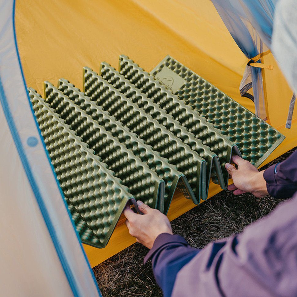 Килимок туристичний складаний одномісний IXPE Naturehike CNK2450WS044 з алюмінієвою плівкою, 195x60x1.8 см, оливковий 9
