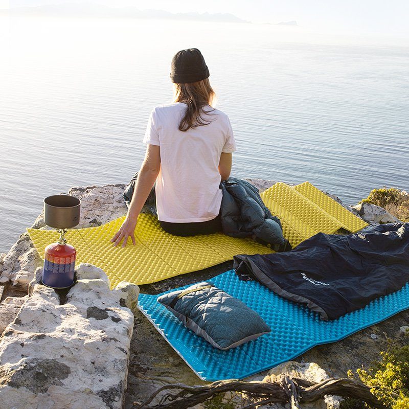 Килимок туристичний складаний одномісний IXPE Naturehike Thickened NH20FCD07 кемпінговий з алюмінієвою плівкою, 187x56x2,5 см, жовтий 9