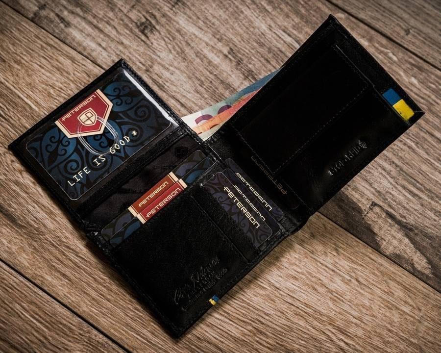 Горизонтальне шкіряне портмоне чорне Peterson у подарунковій коробці 6